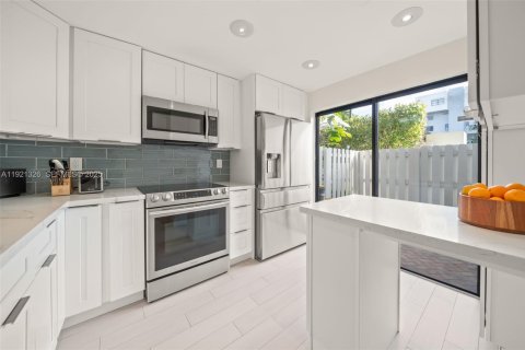 Condominio en venta en Sunny Isles Beach, Florida, 3 dormitorios, 220.18 m2 № 1984494 - foto 18