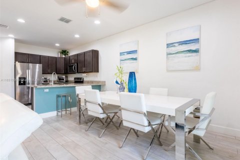 House in Tamarac, Florida 4 bedrooms, 192.03 sq.m. № 1807114 - photo 29