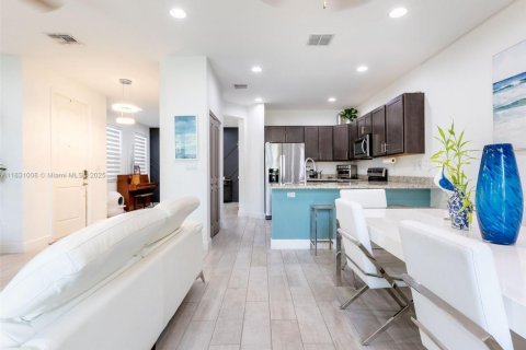 House in Tamarac, Florida 4 bedrooms, 192.03 sq.m. № 1807114 - photo 30