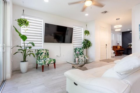 House in Tamarac, Florida 4 bedrooms, 192.03 sq.m. № 1807114 - photo 12