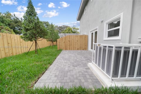 Townhouse in Miami, Florida 3 bedrooms, 133.04 sq.m. № 2027369 - photo 15