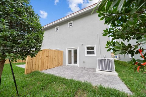 Townhouse in Miami, Florida 3 bedrooms, 133.04 sq.m. № 2027369 - photo 16