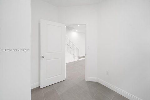 Townhouse in Miami, Florida 3 bedrooms, 133.04 sq.m. № 2027369 - photo 20