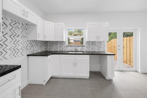 Townhouse in Miami, Florida 3 bedrooms, 133.04 sq.m. № 2027369 - photo 13