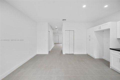 Townhouse in Miami, Florida 3 bedrooms, 133.04 sq.m. № 2027369 - photo 17