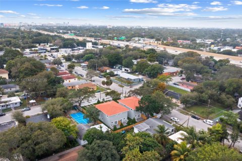 Townhouse in Miami, Florida 3 bedrooms, 133.04 sq.m. № 2027369 - photo 4