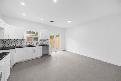 Townhouse in Miami, Florida 3 bedrooms, 133.04 sq.m. № 2027369 - photo 11