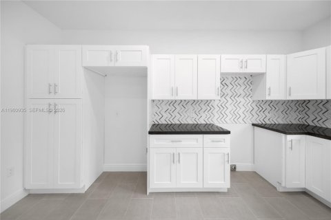 Townhouse in Miami, Florida 3 bedrooms, 133.04 sq.m. № 2027369 - photo 12