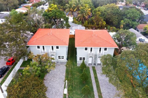 Townhouse in Miami, Florida 3 bedrooms, 133.04 sq.m. № 2027369 - photo 2