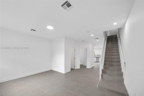 Townhouse in Miami, Florida 3 bedrooms, 133.04 sq.m. № 2027369 - photo 24