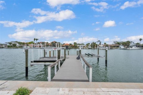 House in Clearwater, Florida 3 bedrooms, 290.23 sq.m. № 1899402 - photo 3