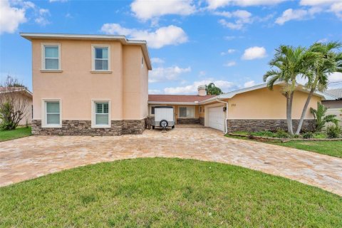 House in Clearwater, Florida 3 bedrooms, 290.23 sq.m. № 1899402 - photo 10