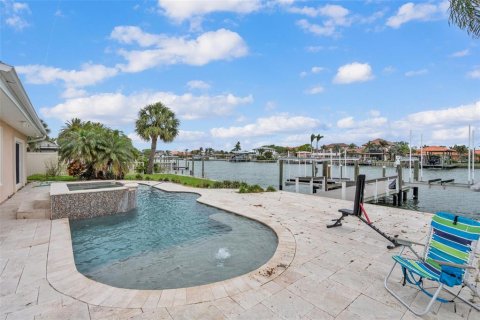 House in Clearwater, Florida 3 bedrooms, 290.23 sq.m. № 1899402 - photo 1