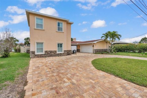 House in Clearwater, Florida 3 bedrooms, 290.23 sq.m. № 1899402 - photo 9