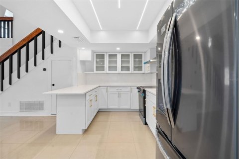 Casa en venta en Orlando, Florida, 4 dormitorios, 188.41 m2 № 2223147 - foto 9