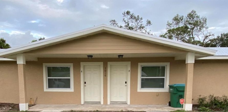 Commercial property in St. Lucie, Florida 144.93 sq.m. № 2146553