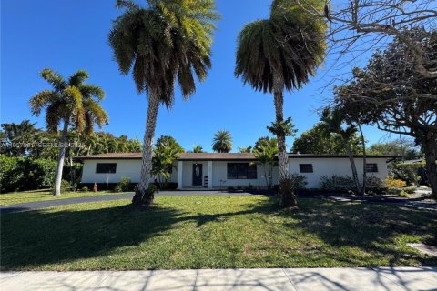 Casa en alquiler en Pinecrest, Florida, 3 dormitorios, 159.7 m2 № 2011844 - foto 1