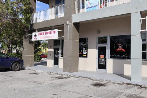 Immobilier commercial à vendre à Miami, Floride № 2241873 - photo 2