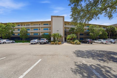 Copropriété à vendre à Coconut Creek, Floride: 1 chambre, 74.14 m2 № 2259942 - photo 27