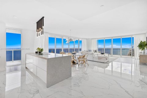 Copropriété à louer à Hallandale Beach, Floride: 3 chambres, 191.84 m2 № 1935225 - photo 10