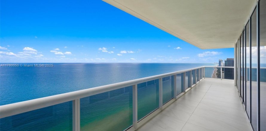 Condo à Hallandale Beach, Floride, 3 chambres  № 1935225