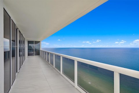 Copropriété à louer à Hallandale Beach, Floride: 3 chambres, 191.84 m2 № 1935225 - photo 30