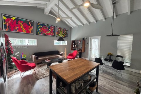 Casa en alquiler en Miami, Florida, 2 dormitorios, 102.19 m2 № 2020650 - foto 4