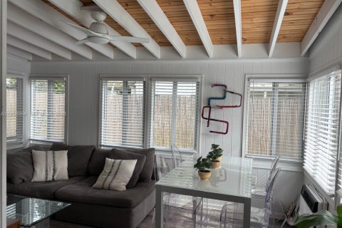 Casa en alquiler en Miami, Florida, 2 dormitorios, 102.19 m2 № 2020650 - foto 6