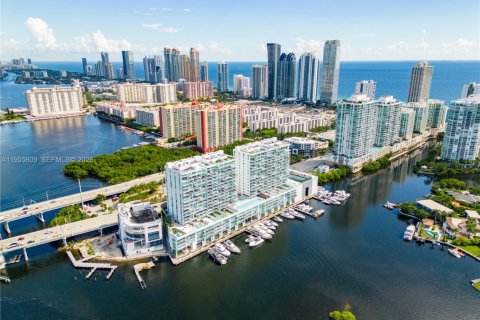 Condo à Sunny Isles Beach, Floride, 3 chambres  № 2153434
