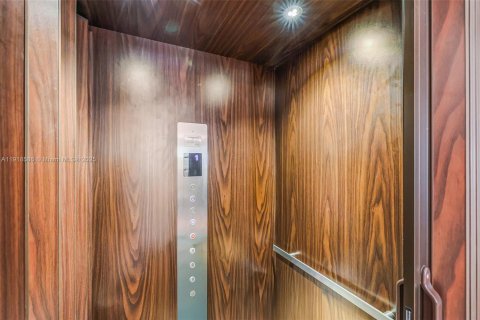 Condo in Coral Gables, Florida, 3 bedrooms  № 2060100 - photo 27