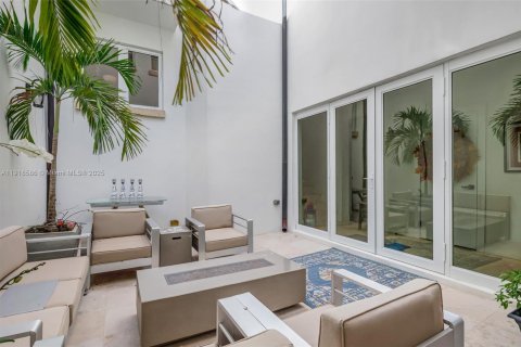 Condo in Coral Gables, Florida, 3 bedrooms  № 2060100 - photo 14