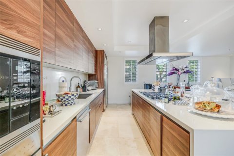 Condo in Coral Gables, Florida, 3 bedrooms  № 2060100 - photo 9