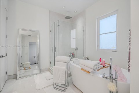 Condo in Coral Gables, Florida, 3 bedrooms  № 2060100 - photo 19