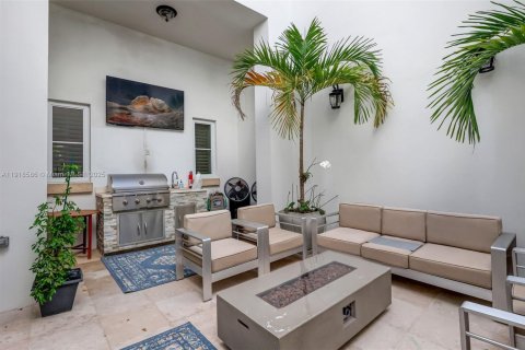 Condo in Coral Gables, Florida, 3 bedrooms  № 2060100 - photo 15