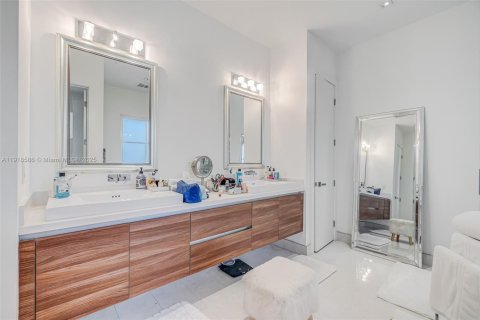 Condo in Coral Gables, Florida, 3 bedrooms  № 2060100 - photo 20