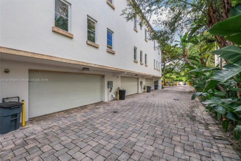 Condo in Coral Gables, Florida, 3 bedrooms  № 2060100 - photo 4