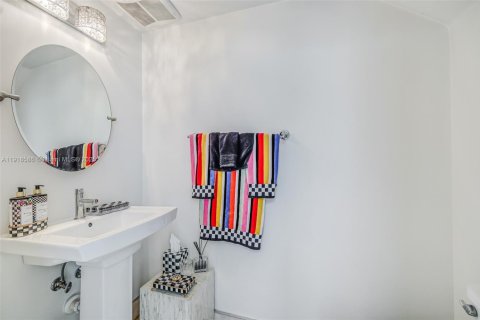 Condo in Coral Gables, Florida, 3 bedrooms  № 2060100 - photo 12