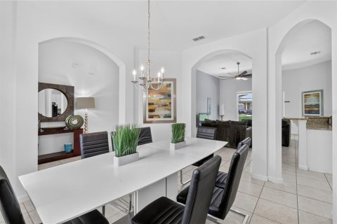 Casa en venta en Davenport, Florida, 5 dormitorios, 264.21 m2 № 2410653 - foto 9