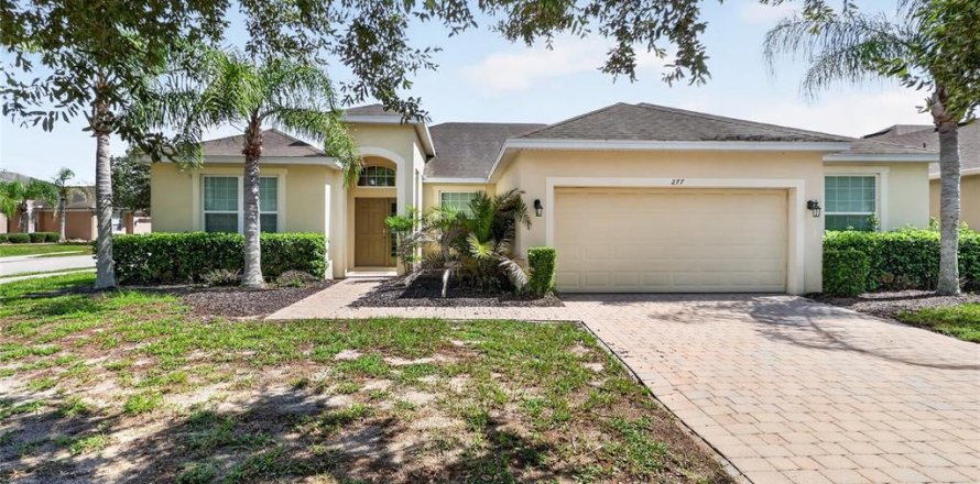 Casa en Davenport, Florida 5 dormitorios, 264.21 m2 № 2410653