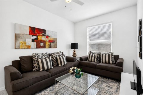 Casa en venta en Davenport, Florida, 5 dormitorios, 264.21 m2 № 2410653 - foto 25