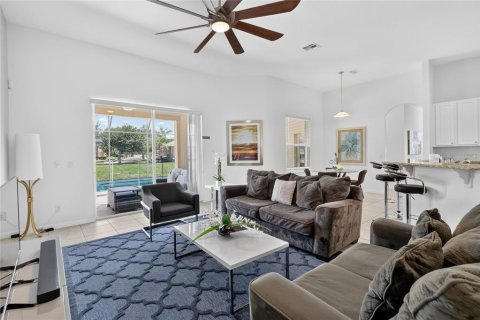Casa en venta en Davenport, Florida, 5 dormitorios, 264.21 m2 № 2410653 - foto 17