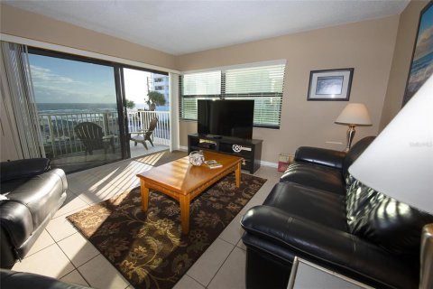 Condo in New Smyrna Beach, Florida, 2 bedrooms  № 2108441 - photo 2