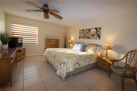 Condo in New Smyrna Beach, Florida, 2 bedrooms  № 2108441 - photo 3