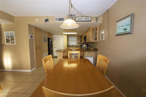 Condo in New Smyrna Beach, Florida, 2 bedrooms  № 2108441 - photo 4