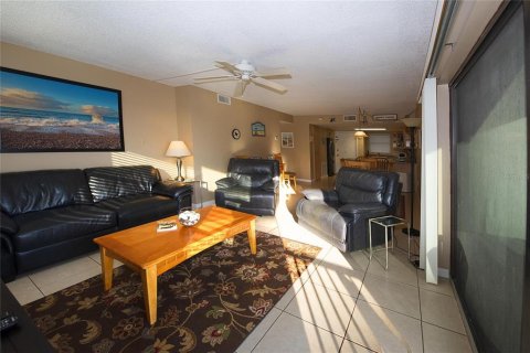 Condo in New Smyrna Beach, Florida, 2 bedrooms  № 2108441 - photo 7