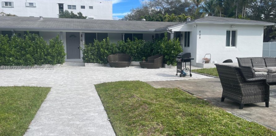 Studio in Hollywood, Florida № 2041629