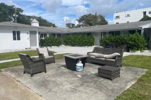 House in Hollywood, Florida 285.58 sq.m. № 2041629 - photo 7