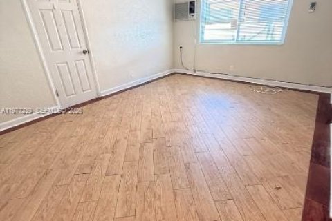 House in Hollywood, Florida 285.58 sq.m. № 2041629 - photo 4