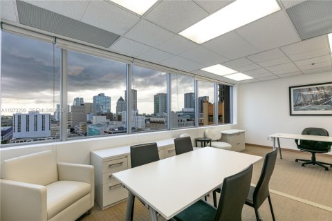 Купить коммерческую недвижимость в Майами, Флорида № 2033890 - фото 15