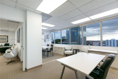 Купить коммерческую недвижимость в Майами, Флорида № 2033890 - фото 17